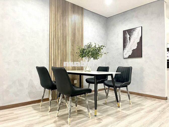 Gia đình cần cho thuê căn hộ 2pn2wc - Giá 24tr/tháng