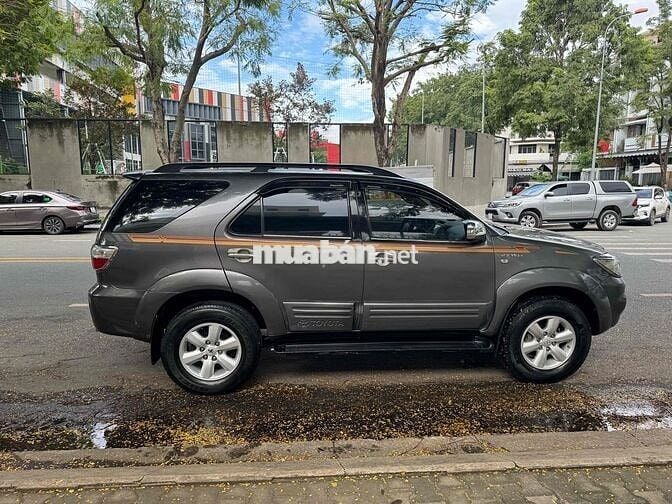 2009 Toyota Fortuner V chính chủ BSTP đẹp