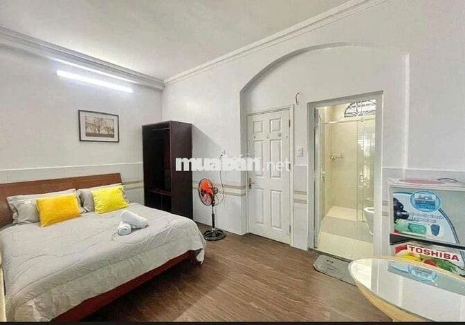 CHO THUÊ CĂN HỘ DỊCH VỤ 22m2 có Ban Công ở Lê Thánh Tôn Q1