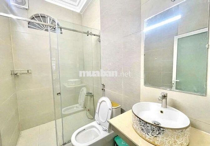 CHO THUÊ CĂN HỘ DỊCH VỤ 22m2 có Ban Công ở Lê Thánh Tôn Q1