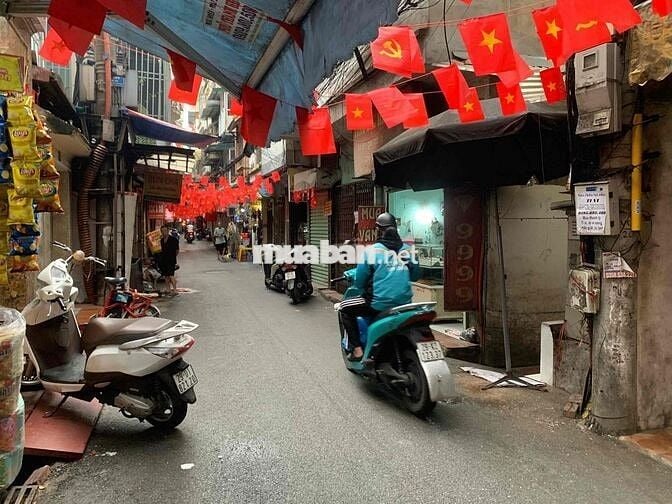Nhà phố Thịnh Quang dt :34m ,5 tầng , mt:3.5. Chỉ : 7.5 tỷ