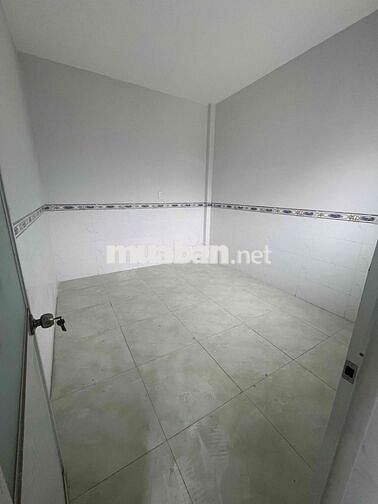 Nhà lầu cách trường tiểu học 200m