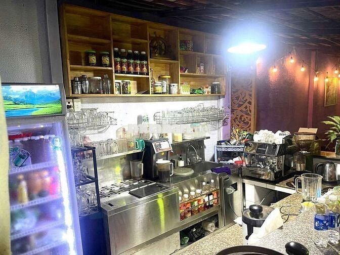 Cho thuê mặt bằng kinh Doanh hơn 200m2 Sẳn vật dụng chỉ cần vào kdoanh