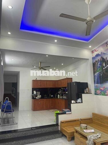 chuyển chỗ ở cần bán nhà 1 lầu 1 trệt kp2 long bình