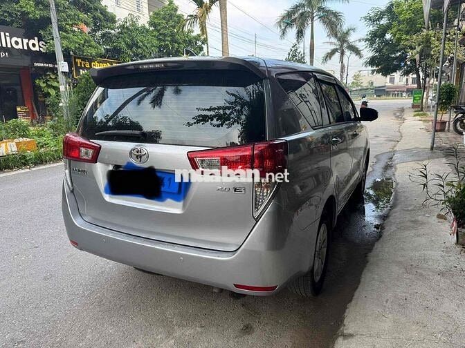 Toyota Innova 2016 2.0E - 900000 km