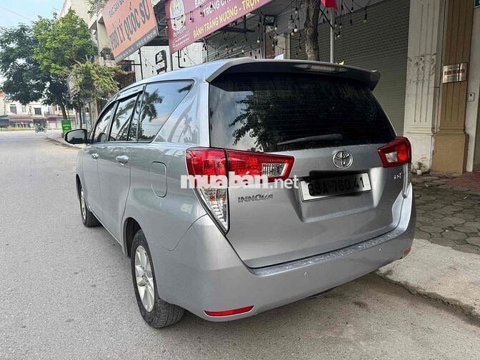 Toyota Innova 2016 2.0E - 900000 km