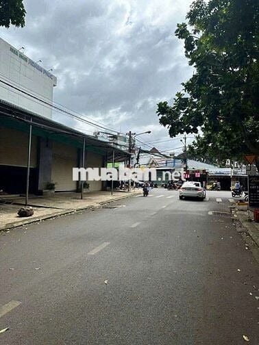 Bán đất mặt tiền nguyễn khuyên, BMT
