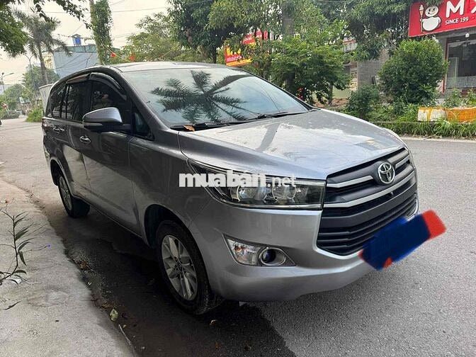 Toyota Innova 2016 2.0E - 900000 km