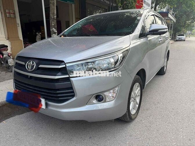 Toyota Innova 2016 2.0E - 900000 km