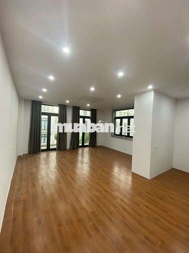 🔥 Cho thuê shophouse 5 tầng 500m² gần biển hồ Vincom – giá cực sốc