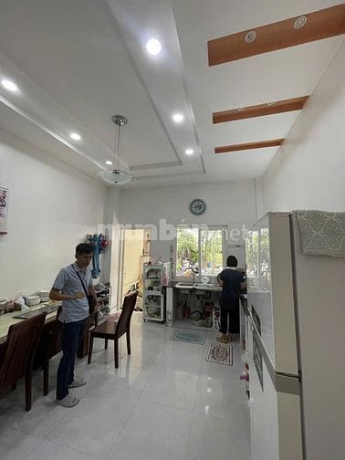 Nhà 3 tầng hẻm 1 sẹc hẻm 7 m TT Nhà bè. 178 m2 hơn 7 tỷ.