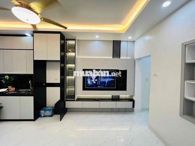PHAN ĐÌNH GIÓT NHÀ TT TẦNG 1 - Ô TÔ QUA - 30M RA PHỐ - FULL NỘI THẤT