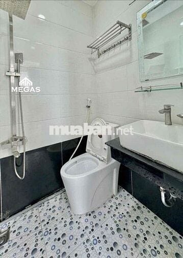 CĂN HỘ Q3_CỬA SỔ LỚN_RỘNG RÃI_THOÁNG MÁT_SẠCH SẼ_THANG MÁY_HẺM Ô TÔ