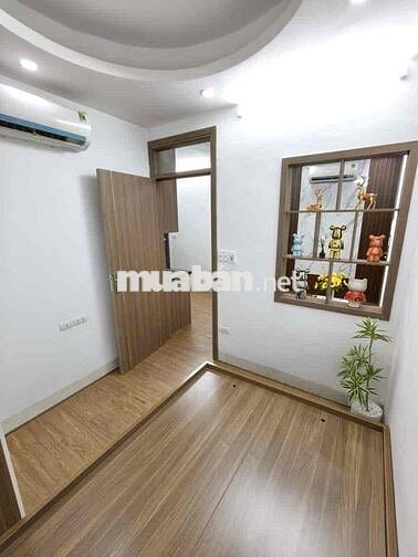 Bán căn hộ 55 m2 chỉ 1,9 tỷ gồm 2 ngủ đẹp , p khách rộng phố Khương Đì