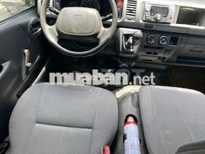 Toyota Hiace 2010 Commuter 2.5 - 187379 km