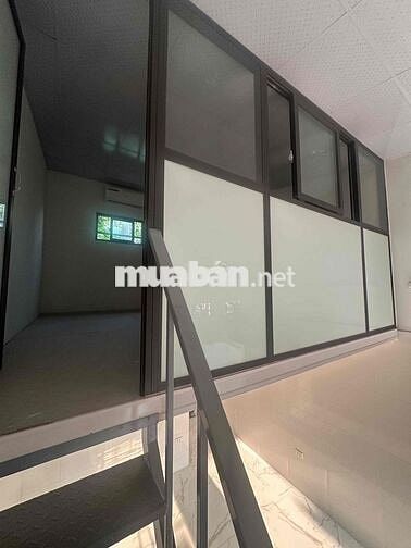 Nhà ở có sân thoáng đãng mới xây