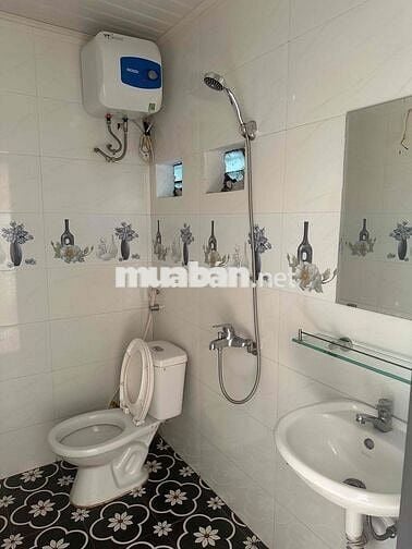Nhà ở có sân thoáng đãng mới xây