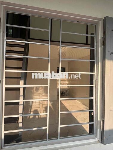 Nhà ở có sân thoáng đãng mới xây