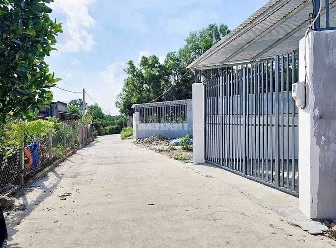 Bán nhà ĐẸP CỦ CHI vừa mới xây còn mới mùi sơn Tân Phú Trung 870tr
