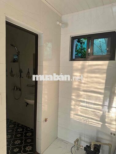 Nhà ở có sân thoáng đãng mới xây