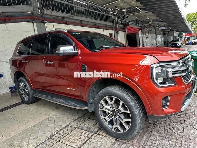 Ford Everest Titanium 4x4 2022, bảo hành Ford 2027