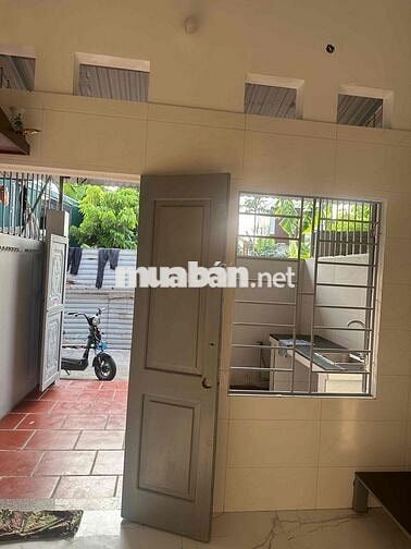 Nhà ở có sân thoáng đãng mới xây