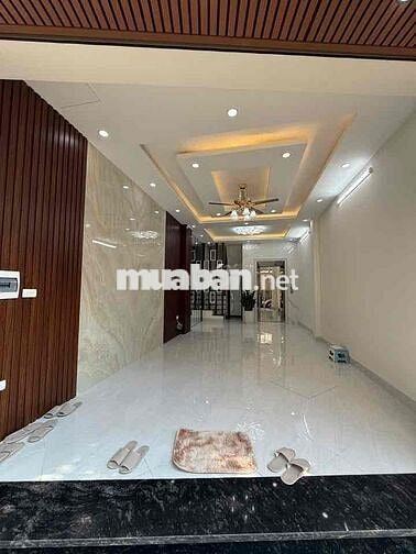Nhà xây mới - Phố Nguyễn Chính - Oto tránh - Thang máy - Kinh doanh