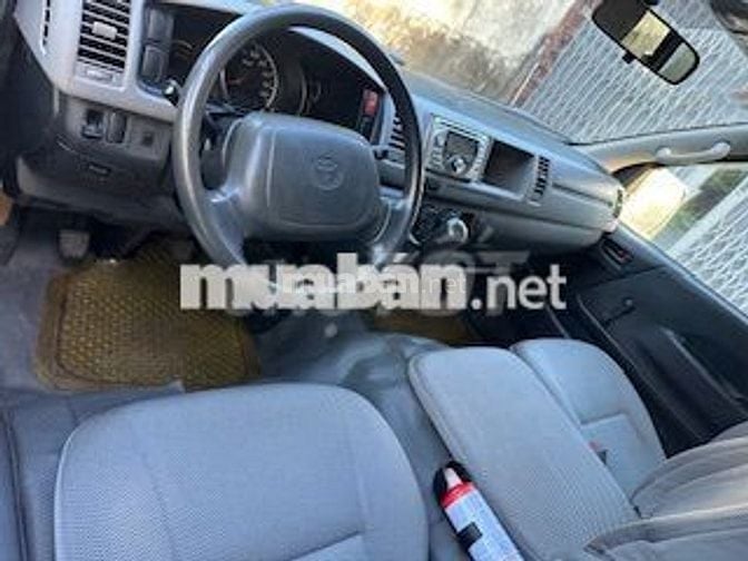 Toyota Hiace 2010 Commuter 2.5 - 187379 km
