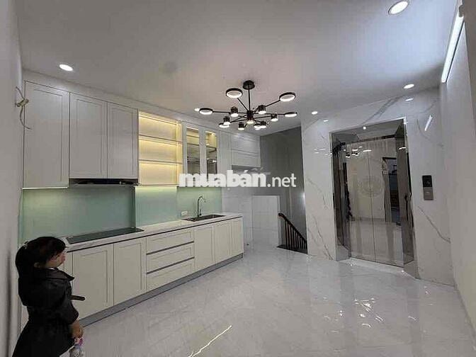 Nhà xây mới - Phố Nguyễn Chính - Oto tránh - Thang máy - Kinh doanh