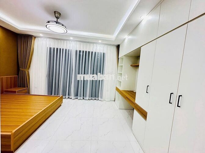 Chính chủ gửi bán nhà phân lô ô tô Hoàng Quốc Việt giá cực tốt