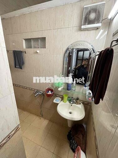 Cho thuê căn tập thể tầng 1 - KTT Thành Công, 35m2 riêng biệt