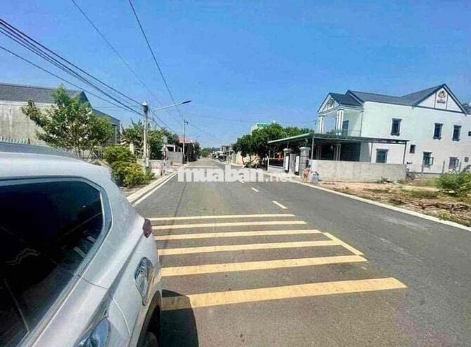 chủ kẹt tiền cần bán lô đất thổ cư 200m2 giá 180tr