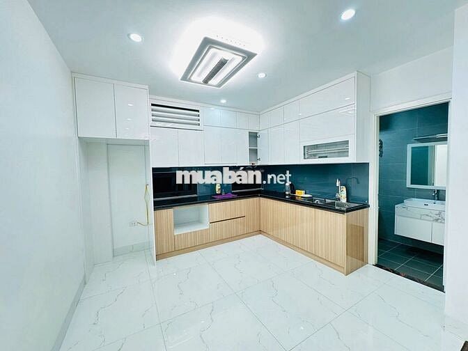Chính chủ gửi bán nhà phân lô ô tô Hoàng Quốc Việt giá cực tốt