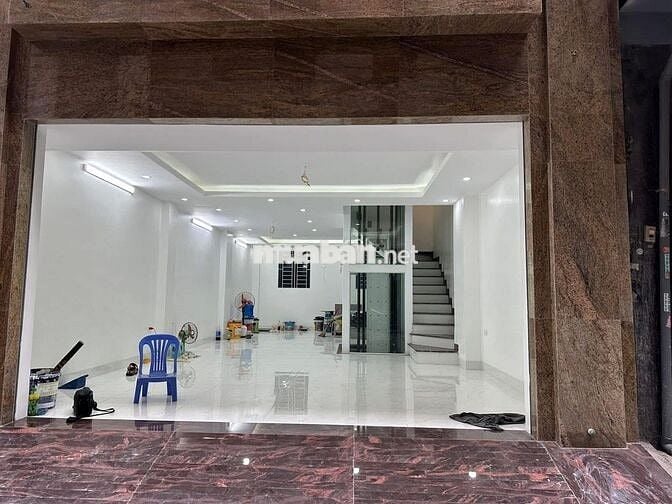 Chính chủ gửi bán nhà phân lô ô tô Hoàng Quốc Việt giá cực tốt