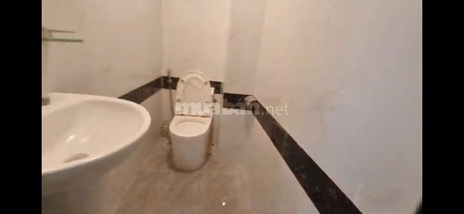 Nhà 3lầu đúc kiên cố hẻm trước nhà 4m