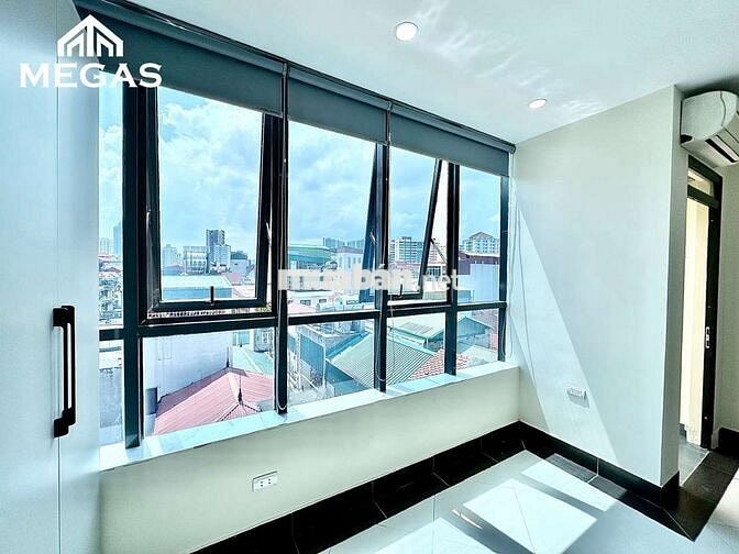 CÒN 1 STU BAN CÔNG CỬA SỔ THOÁNG Ô TÔ ĐỖ CỬA Ở HOÀNG QUỐC VIỆT
