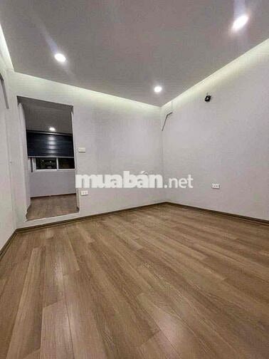 Bán nhà tập thể phố Giải Phóng nhà đẹp 2 thoáng gần các bệnh viện trườ
