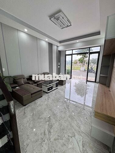 Bán nhà 1t1l MT DT746, Bình Dương gần THCS Tân Hiệp