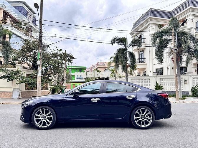 Mazda 6 2017 đk 2018 2.0 AT - 100.000km xanh đen