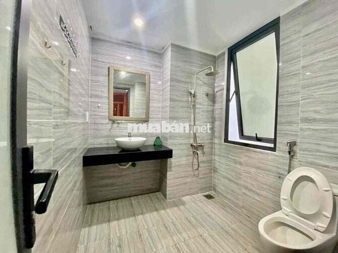 Cho thuê nhà 4 phòng ngủ rộng mặt tiền Hồ Huấn Nghiệp, Đà Nẵng
