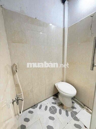 Nhà trọ dưới trệt dắt xe vào phòng