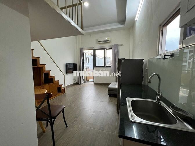 CHO THUÊ DUPLEX BAN CÔNG FULL NỘI THẤT CÓ THANG MÁY HẦM XE NGAY GA T3