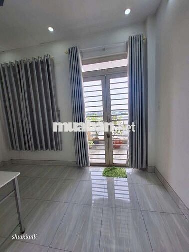 Nhà hướng Tây.đầy đủ nội thất.hẻm 8 mét