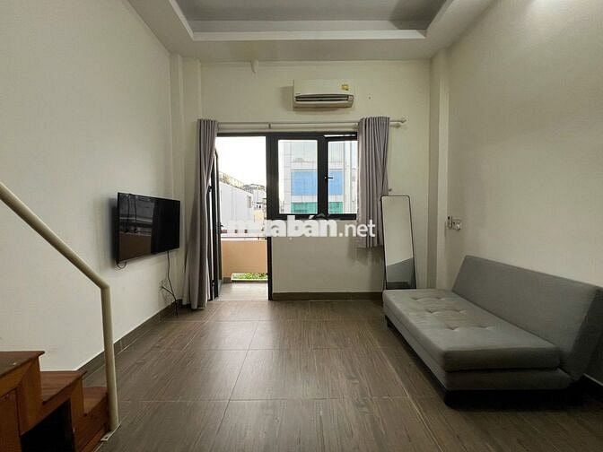 CHO THUÊ DUPLEX BAN CÔNG FULL NỘI THẤT CÓ THANG MÁY HẦM XE NGAY GA T3