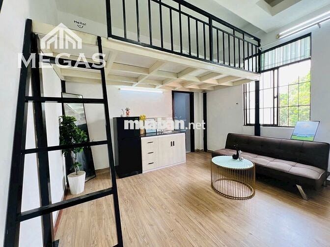CHDV có gác TRỐNG SẴN có sẵn MÁY LẠNH ngay NGÃ TƯ BỐN XÃ