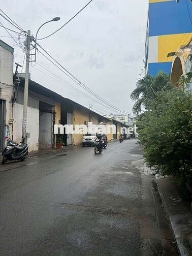 Cho thuê nhà nguyên căn đường Bình Long giáp Tân phú - 10te