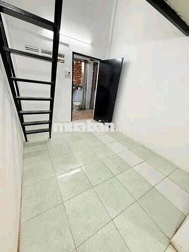 Nhà trọ dưới trệt dắt xe vào phòng