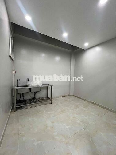 Cho thuê mat bang tầng trệt lối di rieng khu sân bay TSN