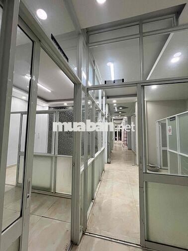 Cho thuê mat bang tầng trệt lối di rieng khu sân bay TSN