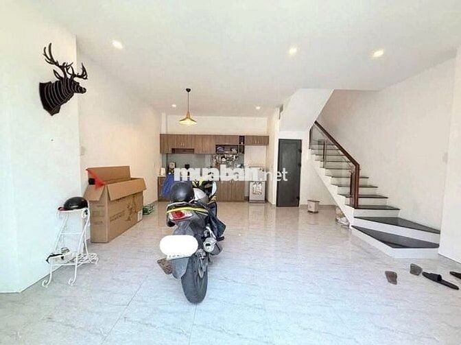 Bán nhà 3 lầu đường Trương Công Định, 43m2, hẻm rộng